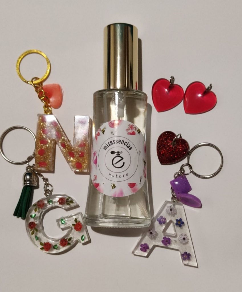 Perfume de 50 ml mas llavero con inicial