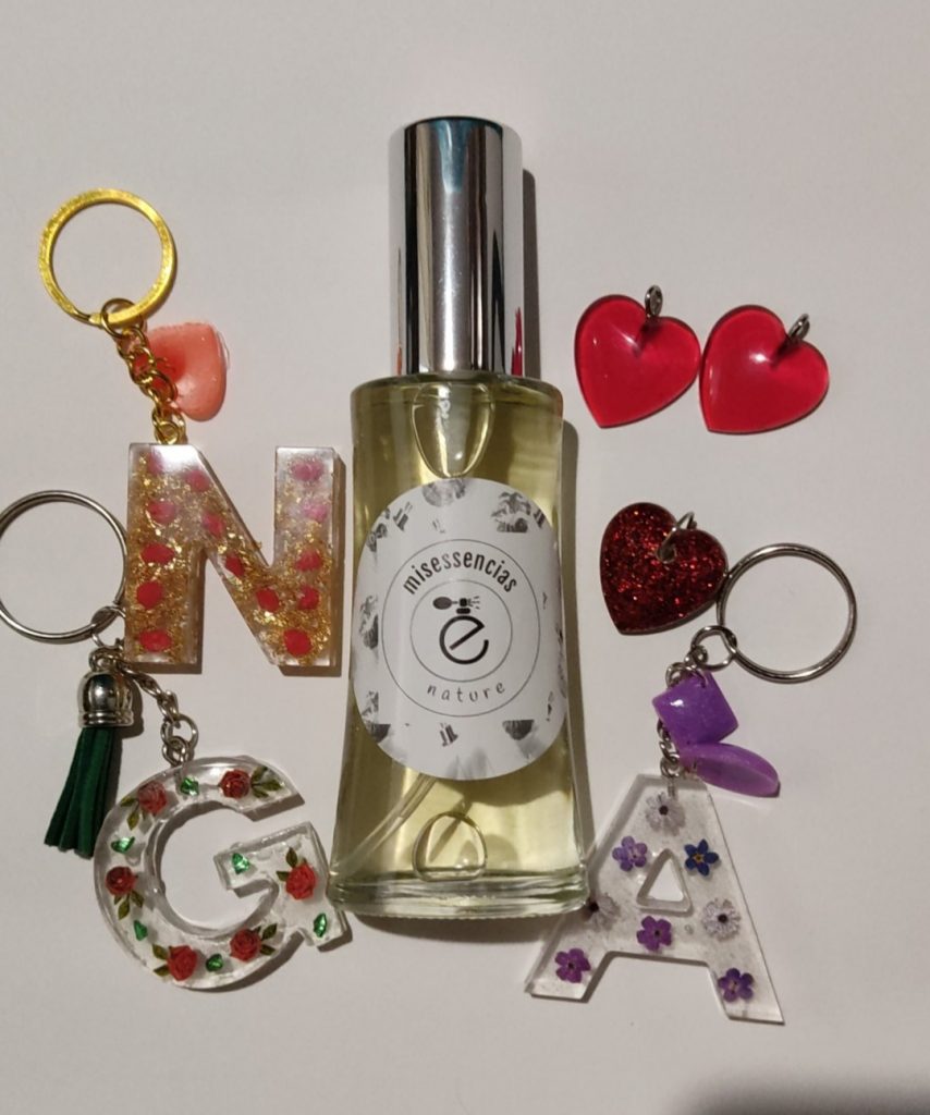 Perfume de 50 ml mas llavero con inicial